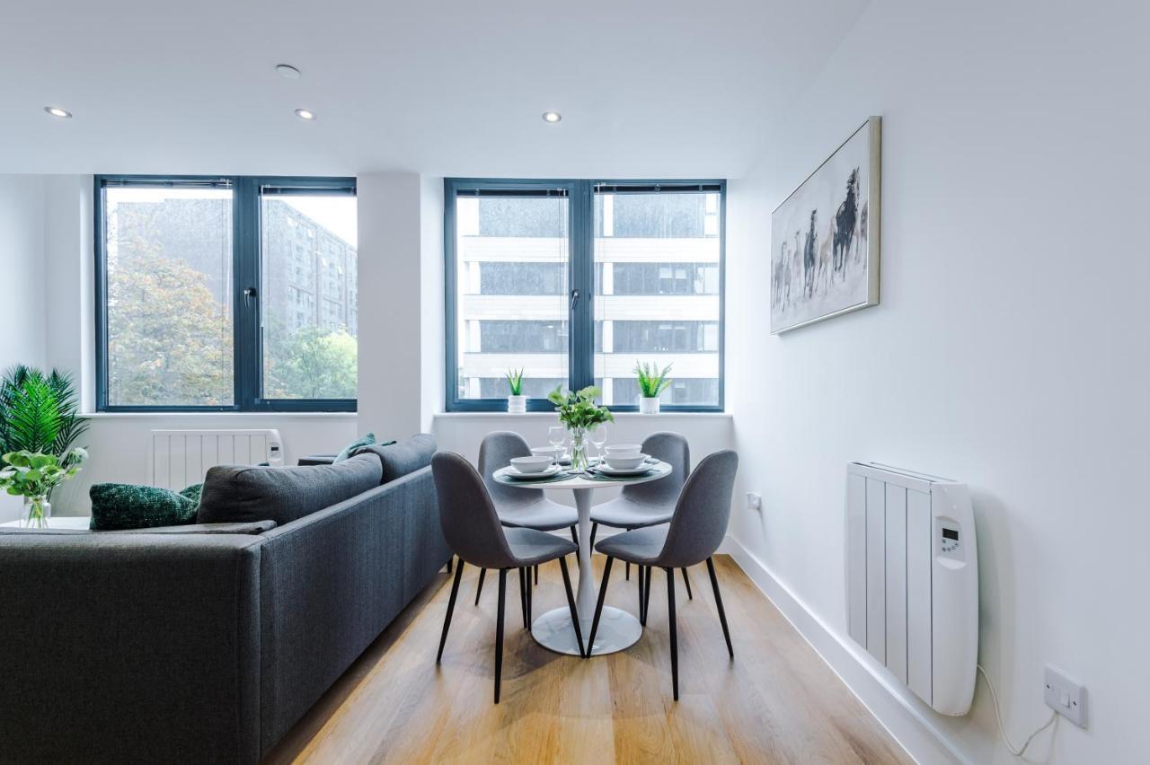 New! Stylish 2-Bed Apartment In Manchester By 53 Degrees Property - Amazing Location, Ideal For Small Groups - Sleeps 4! Dış mekan fotoğraf
